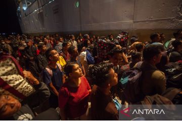 Ratusan penyintas longsor Natuna mengungsi