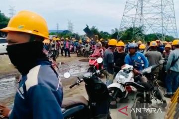 Ratusan pekerja pembangunan PLTU 3-4 mogok karena gaji belum dibayar