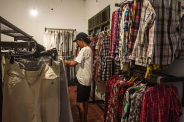 MenkopUKM sebut perdagangan pakaian bekas impor pukul produk UMKM