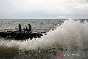 Waspadai gelombang tinggi 2,5 meter di sejumlah perairan Indonesia