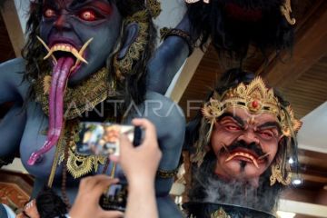 Ogoh-Ogoh Manfaatkan Koneksi Internet