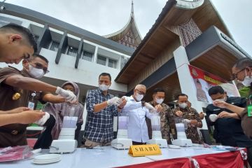 Kejari Bukittinggi musnahkan narkotika dan obat ilegal