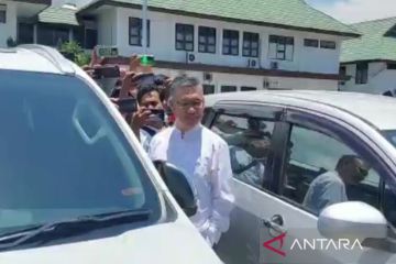 Mantan Wali Kota Kendari enggan berkomentar setelah diperiksa Kejati