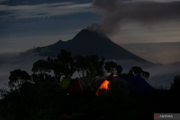 Gunung Merapi luncurkan 68 kali awan panas guguran selama sepekan