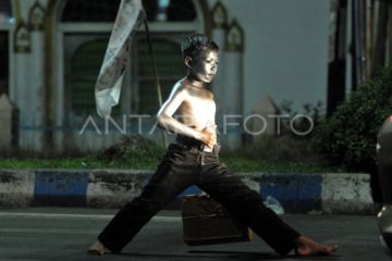 Pengamen "Manusia Silver" di Bengkulu