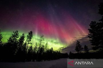 Indahnya langit berhias Aurora di Finlandia