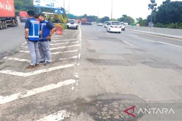 Jasa Marga memperbaiki empat titik Jalan Tol Jakarta-Cikampek
