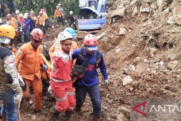 Tim gabungan selesai evakuasi enam korban meninggal longsor Empang