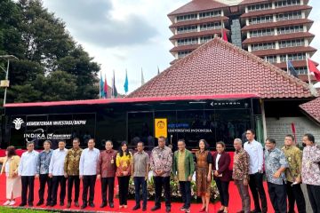 Kementerian Investasi serahkan hibah bus listrik ke UI