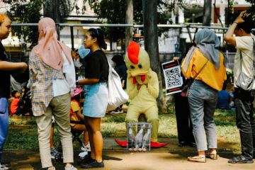 Aktivis kampanye bebas kandang baterai di Tebet Ecopark