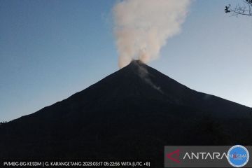 Sebanyak 28 KK pengungsi Gunung Karangetang belum diizinkan pulang