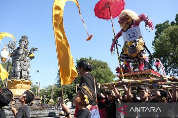 Parade ogoh-ogoh Kesanga Festival