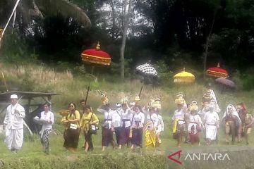 Umat Hindu melaksanakan Upacara Melasti di Tuk Mas Magelang