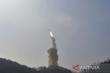 Militer Korea Utara luncurkan rudal balistik