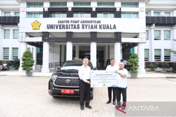 Bank Tabungan Negara Syariah serahkan mobil untuk USK Banda Aceh