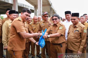 Pidie bagikan paket daging untuk "meugang" kepada 1.300 warga duafa