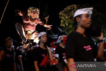 Parade ogoh-ogoh di Bali