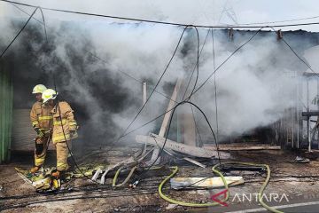 Lima ruko di Duren Sawit ludes terbakar