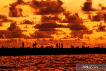 Pesona sunset di pantai Indah Bosowa Makassar