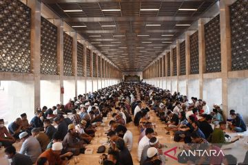 Berbuka puasa di Masjid Istiqlal