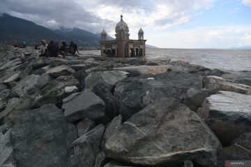 NGABUBURIT DI MASJID BEKAS TSUNAMI