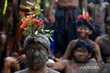 Tradisi mebuug-buugan di Bali