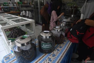 PENJUALAN KURMA SAAT RAMADHAN