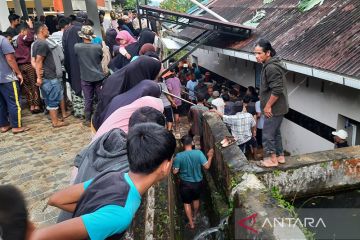 Dua orang jemaah masjid meninggal dunia tertimbun longsor di Agam