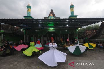 Belajar tarian sufi saat ngabuburit