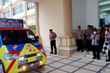 Polda Jambi bagikan takjil selama Ramadhan