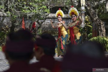 Pentas tari harian di Batubulan Bali