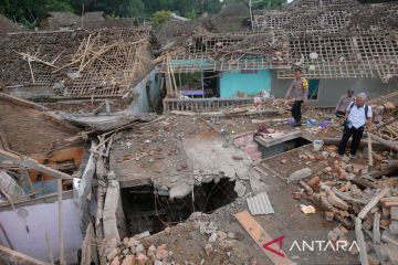 Belasan rumah rusak akibat ledakan bahan petasan