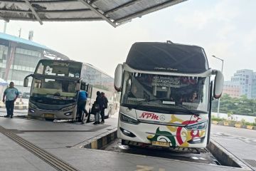 Terminal Pulo Gebang uji kelayakan bus secara berkala jelang mudik