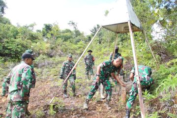 Dandim Putussibau cek patok batas negara RI-Malaysia tak bergeser