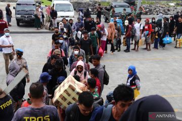 MUDIK LEBIH AWAL DI PELABUHAN AHMAD YANI TERNATE