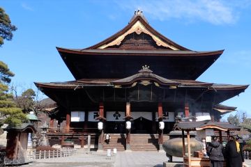 Menapaki jejak di kuil keramat Jepang, Zenkoji