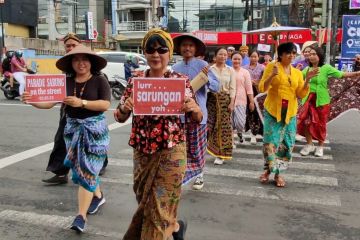 Rayakan Hari Sarung Nasional dengan "Sarung on the Street"