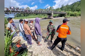 Basarnas cari dua anak hanyut di Kabupaten Sigi