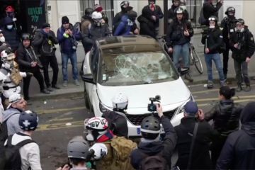 Bentrokan terjadi dalam aksi unjuk rasa di Paris