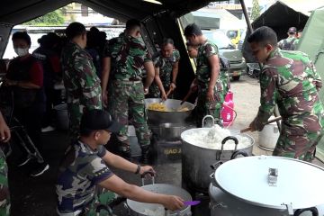 Dirikan dapur lapangan, TNI distribusikan hingga 3.000 porsi makanan