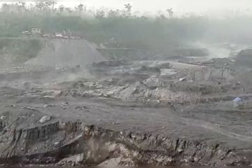 Hujan picu banjir lahar dingin di lereng Gunung Semeru