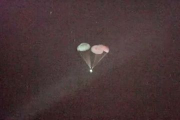 Kapsul SpaceX bawa astronot berhasil mendarat di lepas pantai