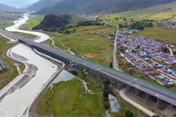 Ketika desa-desa di Tibet terhubung oleh jalan raya