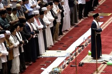 Melihat pelaksanaan shalat tarawih perdana di Masjid Istiqlal