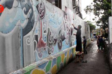 Meriahkan Ramadhan, warga Cicaheum hias kampung dengan mural kaligrafi