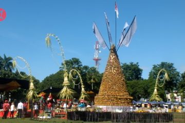 Pemkab Jember bagikan ribuan buah durian dalam gebyar hasil bumi