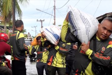 Pemprov Kalsel salurkan bantuan sembako kepada warga terdampak banjir