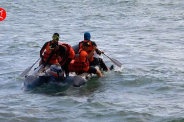 SAR cari dua korban kapal BBM terbakar dari Pantai Tanjung Karang