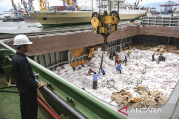 107.900 ton gula kristal putih impor tiba di Pelabuhan Tanjung Priok