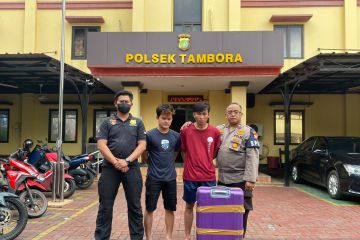 Polisi tangkap dua pencuri pakaian di mal di Tambora